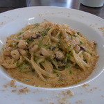 パッキア・ディ・マーレ - 2014.2)パスタランチ（１０００円）の魚介のラグー、クリームスパゲティ
