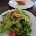 パッキア・ディ・マーレ - 2014.2)サラダとパン。このサラダのドレッシングがおいしい