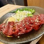 動物園通り もつ肉店 - 