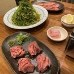 黒毛和牛とタンとハラミ 焼肉じゅんちゃん - 