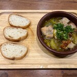 オリーブの丘 - 料理写真:ゴロゴロチキンのレモンアヒージョ！