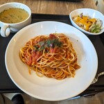 横浜市場食堂 洋食グリルエトナ - 週替りパスタ：ツナのトマトソース（\990）