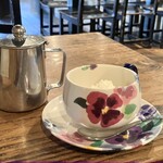 服部珈琲工房 - ドリンク写真:ういんな珈琲。クリームだけ入れたカップが出てくる