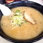 斎藤みそ家 - とんこつ白味噌らーめん
            
            今日の500円ラーメン！
            
            そしてここ最近の昼食ラーメン率の高さにびっくり( ﾟωﾟ；)！