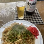 桑実商店 - 作りたて熱々の焼きそばとキンキンに冷えていやがる瓶ビール