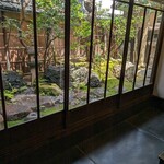 モトイ - なんとも落ち着くお庭です！