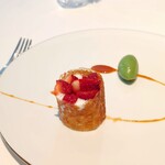 モトイ - 九品目　まずよもぎがふわっと香ります。茶色のソースは黒胡椒入りのみたらし味ピリッする刺激がなんとも驚きです^_^　春をイメージした和菓子のような一皿です