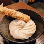 うどん大師 空海 - 令和6年4月 ランチタイム(11:00〜14:30)
平日限定ランチセット 税込880円
ぶっかけうどん冷、ちく天、明太子ご飯