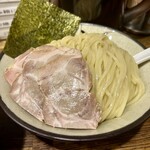 新橋 纏 - 濃厚鶏つけ麺 大+特製 ¥1000+250
            麺はぷりっとした中太麺ストレート