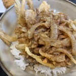 ゆで太郎 もつ次郎 - 野菜かき揚げ丼 玉ねぎの甘みが弱い