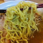 Majo No Kare - 炙りチャーシューカレーラーメンの麺