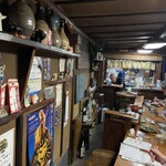 安兵衛 - 何度も座ってるカウンター端、引き戸の前