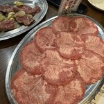 Taishuu Horumon Yakiniku Kemuriki - とろタン