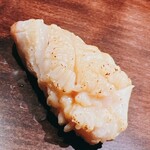 Sushi Masa - バーナーでモフモフを炙った北寄貝
