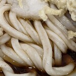 うどん 讃く - こちらの特徴は、全粒粉入りの極太手打ち麺