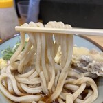 うどん 讃く - 麺は、ほどよいコシがありますが、グミ感はそれほど無く歯切れが良い麺