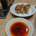 Renge Shokudou Toshu - 餃子だけの注文だと醤油、ラー油、お酢を直かけになる