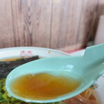Shunrai ken - “スープ”、表面には透明な“脂”が浮いていますが、飲んでみると、アッサリしています。