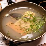 高志の宿 高島屋 - 御椀「潮仕立」　蛤、湯葉、椎茸、短冊人参、芽葱、花柚子