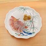 柚木元 - 鯉の薄造り　山椒オイル　フキ