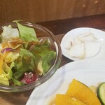 キッチン ブルー グローブ - サラダ、お新香のアップ