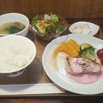 キッチン ブルー グローブ - めかじきポワレ　白だし仕立てマスカルポーネとピーツのソース