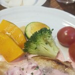 キッチン ブルー グローブ - 備え付け野菜のアップ