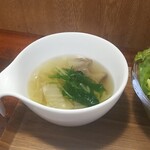 キッチン ブルー グローブ - 白菜スープのアップ