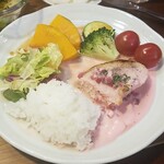 キッチン ブルー グローブ - ご飯、サラダを乗せて