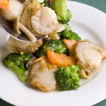 レストラン セブンシーズ - 帆立貝とブロッコリーの炒め