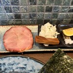 麺屋 みつば - チャーシュー1枚追加