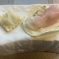 prospero - 左がふきのとう右がチーズをプロシュートで包んでる