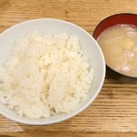 Tonkatsu Yachiyo - 「チャーシューエッグ定食」(1700円)のご飯と豚汁