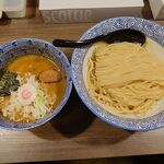 243346893 - つけ麺（中）300g 1,050円