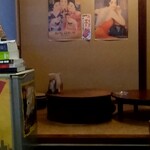 焼鳥 あばれん坊 - 小上がりのテーブル