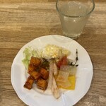 DELPAPA - サラダ(厚揚げサラダ韓国風･ポテトサラダ･ 
                        ラタトゥーユ･大根サラダ梅ソース)･アップルジュース