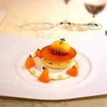 ラ・ベ - クリスピーサブレ　クミンとレモンタイム風味の柿　オレンジと柿のソルベ　　　Elenaさんの写真拝借。ラベ料理教室にて。
      