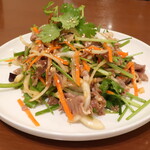 炙緑焼考庄 - 香菜肥羊（ラム肉とパクチー和え）※香菜多め