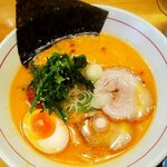 横浜らーめん 一品家 - 辛豚骨ラーメン