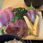 なか里 - 刺身盛り合わせ