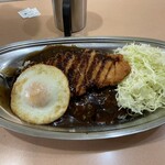 ターバンカレー - ロースカツカレー中に目玉焼きトッピング