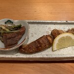 いちりん - 　ヒラメのエンガワ焼き・マグロの血合の煮物に葉ワサビと大根おろし