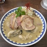 雪ぐに - 限定牡蠣ラーメンとチャーシュー全部乗せ