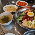 焼肉 韓国屋台村 - ビビン麺とおかず