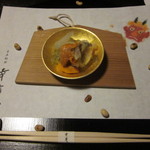 日本料理 幸庵 - 前菜　節分の敷紙にちりばめられた炒り大豆