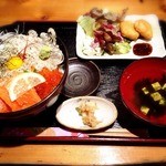 ちりめん・しらす専門店 凪 - 釜揚げしらすと鮭いくら丼