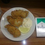 わかりますか～　この大きい牡蠣フライ　￥３５０－