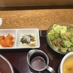 Sendai Gyuu Ittou Gai Yakiniku Meigetsuen - サラダ・小鉢