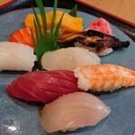 Sushi Ryou - 令和6年4月 ランチタイム(12:00〜14:00)
                        にぎり盛り合わせ 税込1200円
                        にぎり8貫、お吸い物