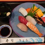 Sushi Ryou - 令和6年4月 ランチタイム(12:00〜14:00)
                        にぎり盛り合わせ 税込1200円
                        にぎり8貫、お吸い物